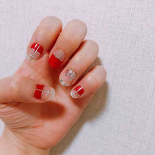 [바바코코]붙이는 젤네일스티커 Best item 7종 랜덤 — 2.5점을 준 리뷰어가 2019년 5월 올린 사용 사진