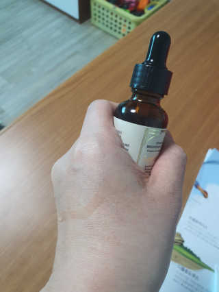 [스킨큐어] 산다화 비타민C 화이트닝 에센스 30ml — 5점을 준 리뷰어가 2020년 4월 올린 사용 사진