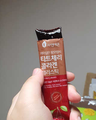 자연에온 가득담은 몽모랑시 타트체리 콜라겐 젤리스틱 — 5점을 준 리뷰어가 2020년 12월 올린 사용 사진