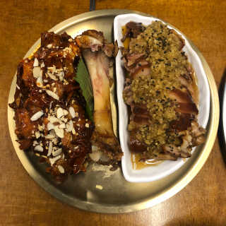 [동네맛집족발] 4개 족발 중 택1 — 5점을 준 리뷰어가 2020년 4월 올린 사용 사진