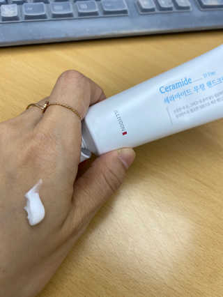일리윤 세라마이드 무향 핸드크림 — 5점을 준 리뷰어가 2020년 11월 올린 사용 사진