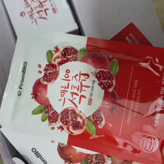 프롬바이오 오직 석류만 [그대로100 석류즙] 하루 1포로 건강하게 — 5점을 준 리뷰어가 2020년 6월 올린 사용 사진