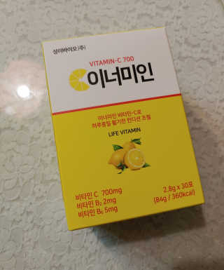 이너미인 VITAMIN-C 700 — 5점을 준 리뷰어가 2020년 8월 올린 사용 사진