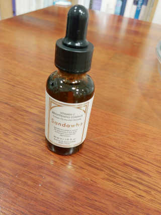 [스킨큐어] 산다화 비타민C 화이트닝 에센스 30ml — 4점을 준 리뷰어가 2020년 4월 올린 사용 사진