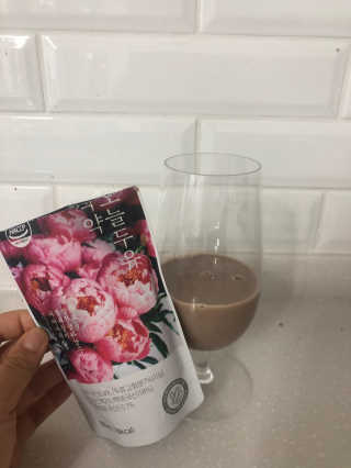농사지음 약콩과 작두콩으로 만든 오늘두유 작약 — 4.5점을 준 리뷰어가 2020년 8월 올린 사용 사진