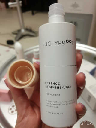 어글리프루프 에센스 스탑디어글리 레드모먼트 에센스 120ml — 5점을 준 리뷰어가 2020년 7월 올린 사용 사진