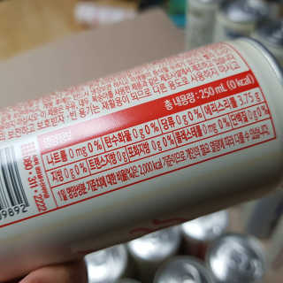일화 No 슈가0Kcal 스테비아 톡별콜라 콤보팩 250mlX30 캔 — 4점을 준 리뷰어가 2020년 7월 올린 사용 사진