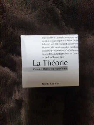 La Theorie Hydrating Ingredients | 하이드레이팅 인그레이디언츠 — 4점을 준 리뷰어가 2020년 5월 올린 사용 사진
