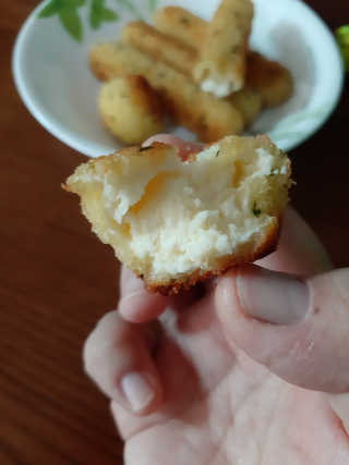 가치식탁 리얼치즈스틱, 리얼크림치즈볼 — 5점을 준 리뷰어가 2020년 8월 올린 사용 사진