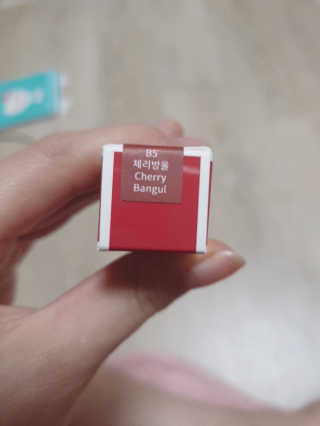 레드쿠키 브라우니 벨벳 립 틴트 — 4점을 준 리뷰어가 2020년 5월 올린 사용 사진