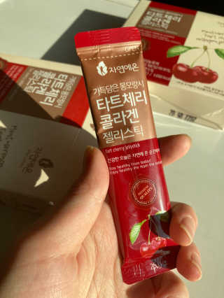 자연에온 가득담은 몽모랑시 타트체리 콜라겐 젤리스틱 — 3.5점을 준 리뷰어가 2020년 12월 올린 사용 사진