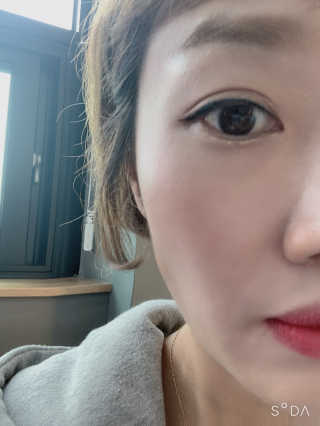 [블랙루즈] 크리스탈 하트 락 섀도우 4종 중 택1 — 5점을 준 리뷰어가 2020년 9월 올린 사용 사진