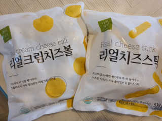 가치식탁 리얼치즈스틱, 리얼크림치즈볼 — 4점을 준 리뷰어가 2020년 8월 올린 사용 사진