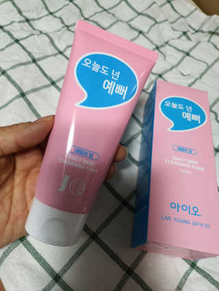 IO 아이오 오늘도 넌 예뻐 - 데일리딥 클렌징폼 — 4점을 준 리뷰어가 2020년 11월 올린 사용 사진