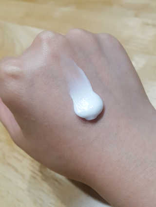 멈칫 딥모이스처 핸드크림, 세라마이드 바디크림 택1 — 4점을 준 리뷰어가 2020년 6월 올린 사용 사진