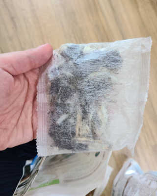 [풀무원] 자연의 감칠맛 통디포리, 통멸치 다시팩 세트 — 5점을 준 리뷰어가 2020년 5월 올린 사용 사진
