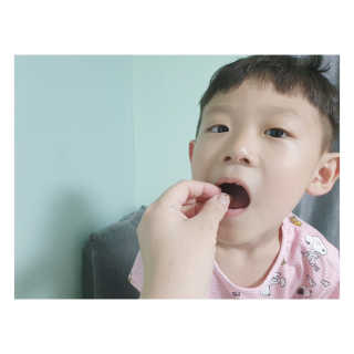 비타맘 키즈플러스업 성장기 어린이 멀티비타민미네랄 120정 — 5점을 준 리뷰어가 2020년 5월 올린 사용 사진