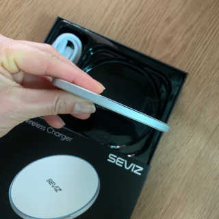 세비즈 원형패드형무선충전기 FC900 — 5점을 준 리뷰어가 2020년 4월 올린 사용 사진