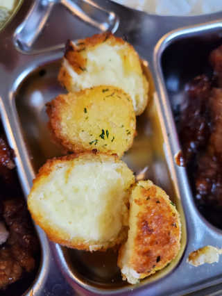 가치식탁 리얼치즈스틱, 리얼크림치즈볼 — 5점을 준 리뷰어가 2020년 10월 올린 사용 사진