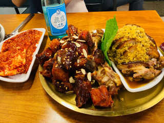 [동네맛집족발] 4개 족발 중 택1 — 5점을 준 리뷰어가 2020년 6월 올린 사용 사진
