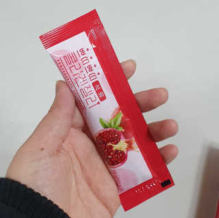 헬스업_쁘띠쁘띠석류콜라겐젤리_20g x 14포 — 4점을 준 리뷰어가 2020년 12월 올린 사용 사진