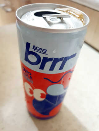 [칼로리 걱정 NO 제로칼로리 탄산음료]  부담없이 즐기는 부르르Brrr~~ 제로 콜라 — 4점을 준 리뷰어가 2020년 12월 올린 사용 사진