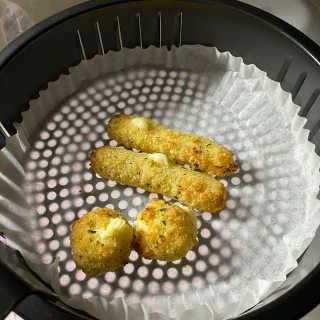가치식탁 리얼치즈스틱, 리얼크림치즈볼 — 5점을 준 리뷰어가 2020년 8월 올린 사용 사진