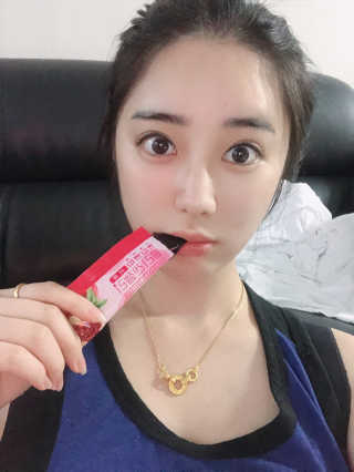 헬스업_쁘띠쁘띠석류콜라겐젤리_20g x 14포 — 3.5점을 준 리뷰어가 2020년 8월 올린 사용 사진