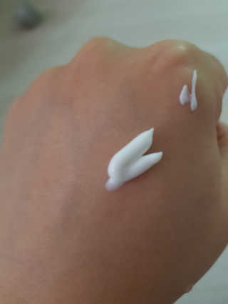더마비 에브리데이 선블록 SPF50+PA++++ — 3점을 준 리뷰어가 2020년 4월 올린 사용 사진