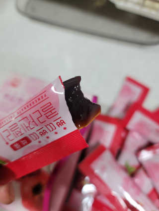 헬스업_쁘띠쁘띠석류콜라겐젤리_20g x 14포 — 4점을 준 리뷰어가 2020년 10월 올린 사용 사진