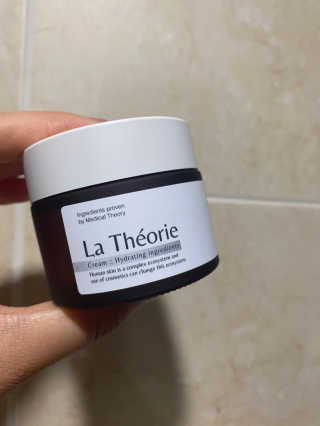 La Theorie Hydrating Ingredients | 하이드레이팅 인그레이디언츠 — 3.5점을 준 리뷰어가 2020년 5월 올린 사용 사진