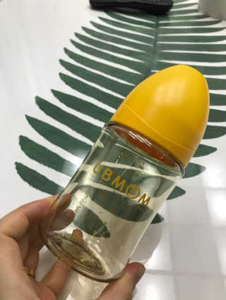 유비맘 PPSU 젖병 노꼭지_200ml_컬러 랜덤 발송 — 5점을 준 리뷰어가 2020년 4월 올린 사용 사진
