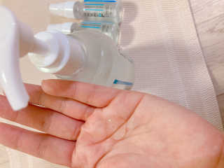 온가족 위생습관, 72스퀘어 손소독제 300ml+30mlx2 구성 — 4.5점을 준 리뷰어가 2020년 10월 올린 사용 사진