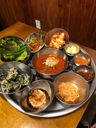 [동네맛집족발] 4개 족발 중 택1 — 5점을 준 리뷰어가 2020년 8월 올린 사용 사진