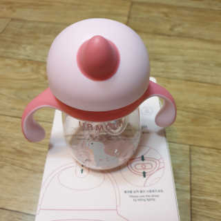유비맘 트라이탄 코니빨대컵_컬러 랜덤 발송 — 4점을 준 리뷰어가 2020년 6월 올린 사용 사진