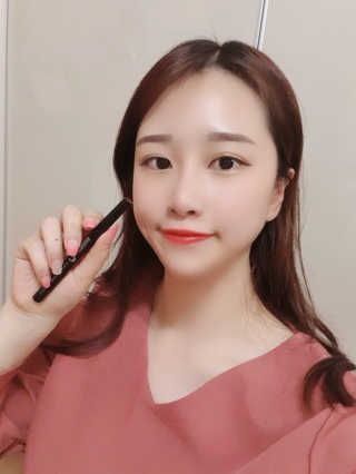 뷰티움얼티밋아이라이너 비비드 블랙 — 5점을 준 리뷰어가 2020년 5월 올린 사용 사진