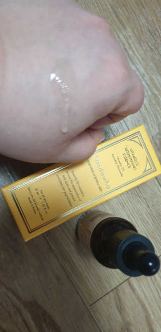 [스킨큐어] 산다화 비타민C 화이트닝 에센스 30ml — 5점을 준 리뷰어가 2020년 4월 올린 사용 사진