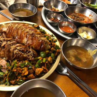 [동네맛집족발] 4개 족발 중 택1 — 5점을 준 리뷰어가 2020년 5월 올린 사용 사진