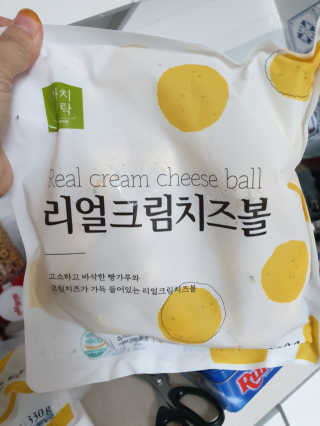 가치식탁 리얼치즈스틱, 리얼크림치즈볼 — 5점을 준 리뷰어가 2020년 9월 올린 사용 사진