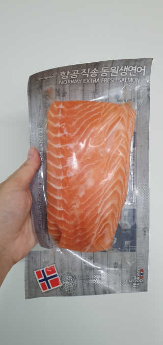 동원산업 항공직송 동원생연어_400g — 1점을 준 리뷰어가 2020년 5월 올린 사용 사진