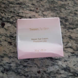 Tween.Ty Skin 트웬티스킨 리페어 아이크림 프리미엄 라인 — 5점을 준 리뷰어가 2020년 10월 올린 사용 사진