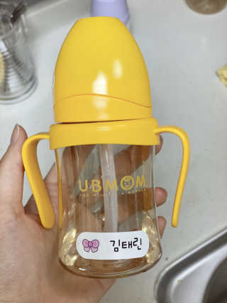 유비맘 샘방지 PPSU 빨대컵_컬러 랜덤 발송 — 5점을 준 리뷰어가 2020년 4월 올린 사용 사진