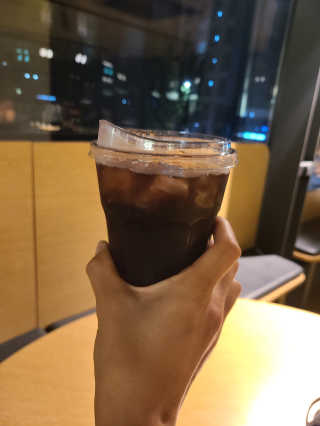 한국맥도날드 맥도날드 빨대가 필요없는 뚜껑이 — 5점을 준 리뷰어가 2020년 10월 올린 사용 사진