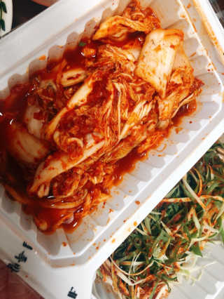 [동네맛집족발] 4개 족발 중 택1 — 5점을 준 리뷰어가 2020년 6월 올린 사용 사진