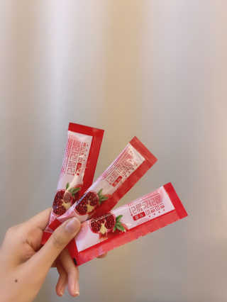 헬스업_쁘띠쁘띠석류콜라겐젤리_20g x 14포 — 5점을 준 리뷰어가 2020년 8월 올린 사용 사진