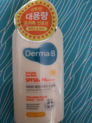 더마비 에브리데이 선블록 SPF50+PA++++ — 5점을 준 리뷰어가 2020년 4월 올린 사용 사진