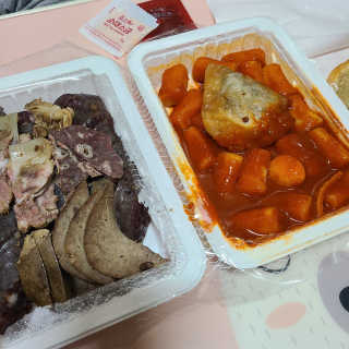 죠스떡볶이 [죠스푸드] 짜빠떡볶이+떡또그+범벅만두 신메뉴 3종 — 4점을 준 리뷰어가 2020년 5월 올린 사용 사진