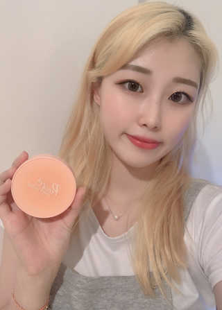 [블랙루즈] 피치 커버 벨벳 쿠션 2종 중 택1 — 4점을 준 리뷰어가 2020년 7월 올린 사용 사진