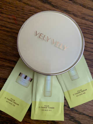 VELY VELY 아우라 허니 글로우 쿠션 — 5점을 준 리뷰어가 2020년 4월 올린 사용 사진