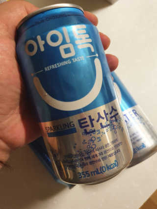 일화 아임톡 탄산수 355ml X 24캔 — 4점을 준 리뷰어가 2020년 4월 올린 사용 사진